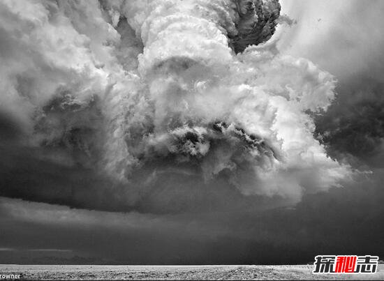 末日景象般的风暴云图片，地球被吞噬(如同世界末日/罕见)