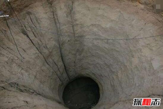 世界最壮观的人为天坑，危地马拉天坑(深100米直径30米)