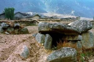 在凉山州大石墓发掘两万具遗骸，历史上神秘消失的邛都人