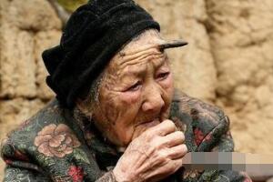 百岁老人头上长“犄角”之谜，预示癌症病变(皮肤肿瘤)
