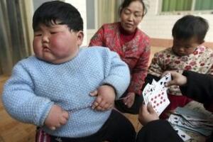 山西运城两岁女童重41.5公斤，2岁女童体重82斤(肥胖病)