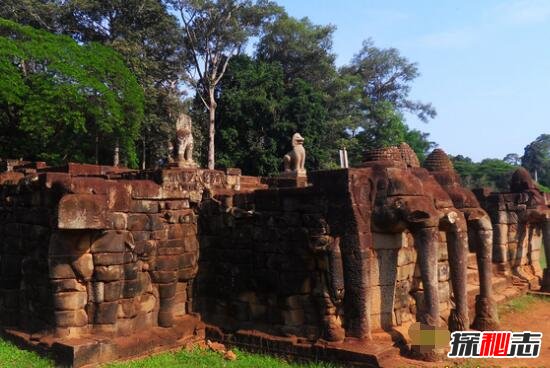 柬埔寨密林中的吴哥窟，世界上最大的庙宇/千年辉煌(奇观)