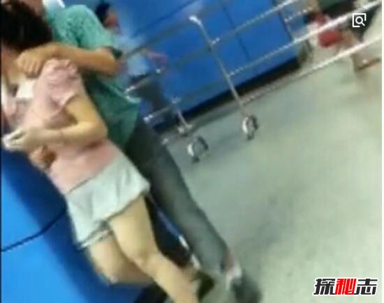 广州地铁不雅视频观看，情侣公众场合摸胸抚下体/不忍直视