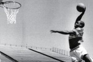 世界上弹跳最高的人，山羊厄尔·麦尼考尔特(最伟大篮球员)
