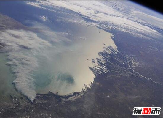 世界上最深的湖泊，贝加尔湖(最深处达1642米)