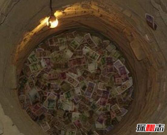 雷台汉墓见钱眼开的古井，钱币在古井里被放大(至今未解)