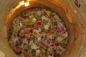 雷台汉墓见钱眼开的古井，钱币在古井里被放大(至今未解)