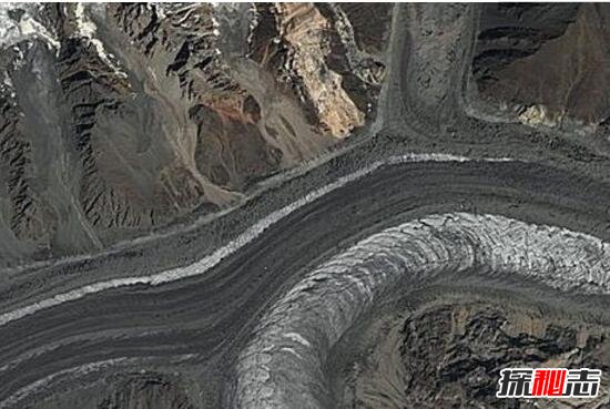 西藏雪山高空拍到两条真龙，西藏龙藏身在冰川之中(照片)