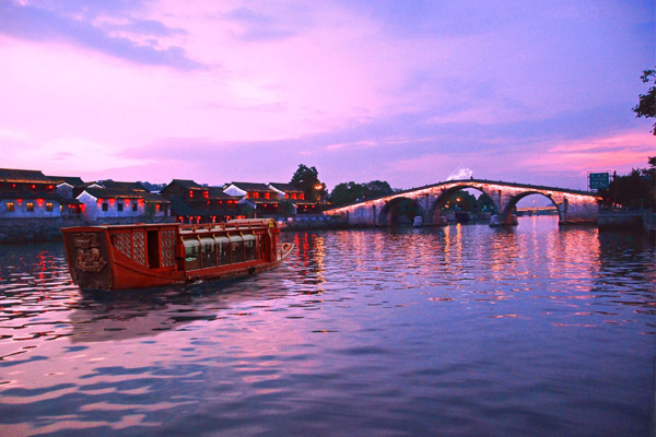 世界上最长的人工河流是京杭大运河（全长1797公里）