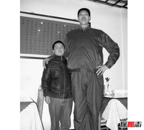中国十大巨人排行 排最后的都比姚明高6厘米