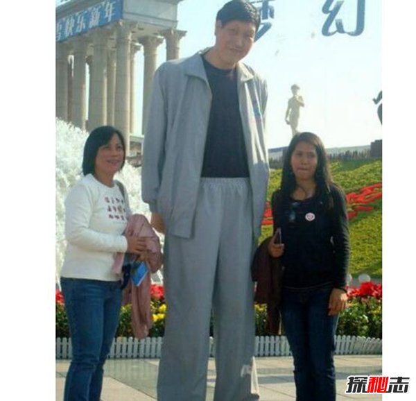 中国十大巨人排行 排最后的都比姚明高6厘米