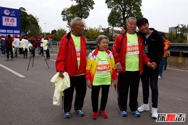 中国首个马拉松纪录缔造者张亮友 88岁依旧坚持跑完全程