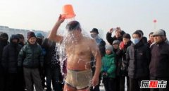 世界上最不怕冷的人 中国冰王金松浩冰中呆满两小时