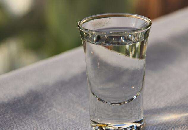 蒸馏水可不可以长期喝?长期服用蒸馏水有哪些危害