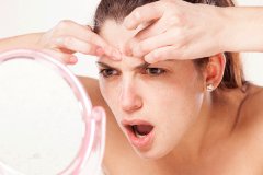 粉刺是什么?因毛孔堵塞导致的痤疮(包括黑头和闭口)