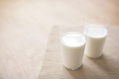 喝牛奶有助于长高吗?什么时候喝牛奶容易长高