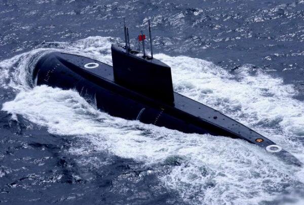 中国核潜艇潜深8000米，目前未实现（中国蛟龙号下潜7000米）