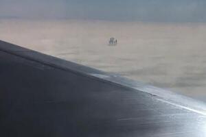 飞机上拍到神仙，乘客发现云层有人影（随手一拍现神仙）