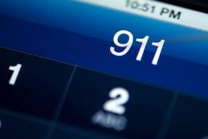 911小女孩电话录音事件，女孩父母被杀（接警员机智安抚）