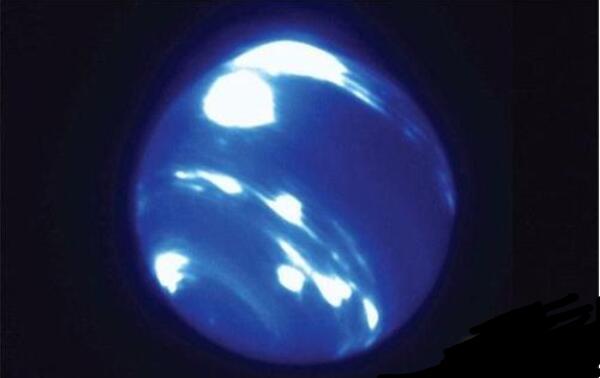海王星有水吗，没有液态水（内部有一片海洋）