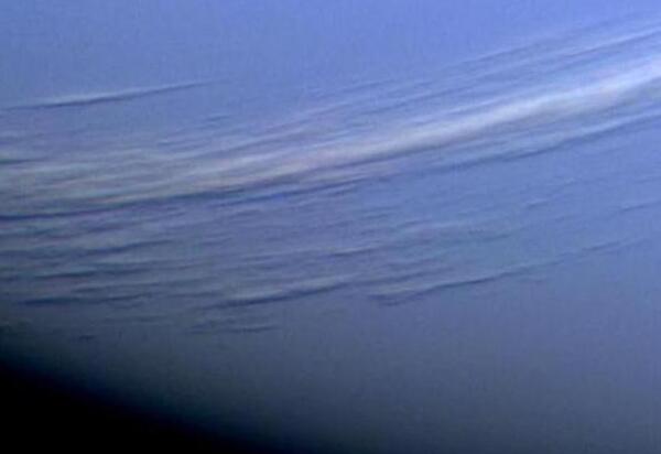 海王星有海吗，外表无液态水（内部有一片水氨海洋）