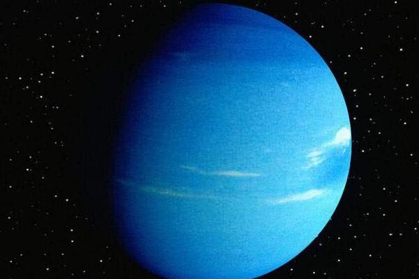 海王星是什么颜色，蓝色（因大气中有甲烷存在/吸收红橙光）