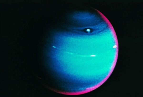 海王星的自转周期是多少天，15时57分59秒（公转周期164.8天）