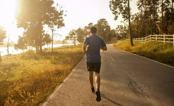 早餐前运动还是早餐后运动，早餐前运动减肥/早餐后运动健康