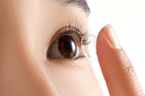 经常戴隐形眼镜对眼睛有坏处吗，视力下降/引起许多眼部疾病