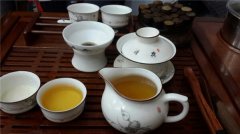 冬天喝红茶好还是绿茶好 绿茶好（绿茶解腻效果好）