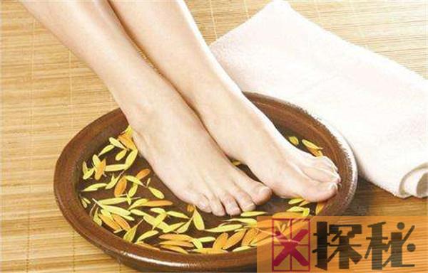 泡脚水温过高的危害 水温太高可能会伤害皮肤