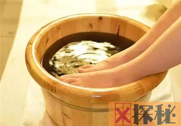 泡脚水温过高的危害 水温太高可能会伤害皮肤