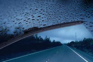 下雨天什么情况下水会往上流，汽车高速行驶/雨水往上流