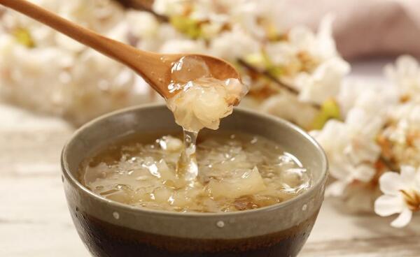 皂角米是甜的吗，是甜的（本身含有胶质和多糖）