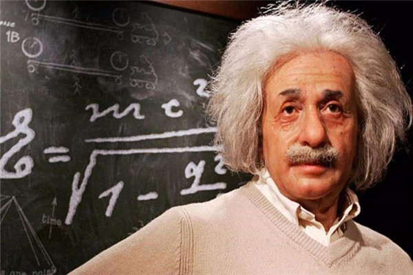 爱因斯坦烧了什么笔记 爱因斯坦烧笔记的原因是什么