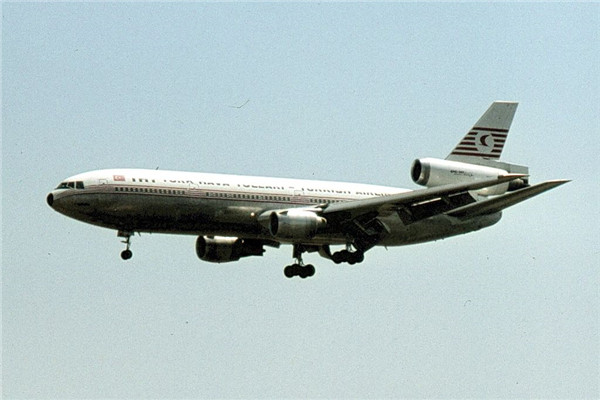 美国飞机35年降落真假 道格拉斯型客机的神秘事件