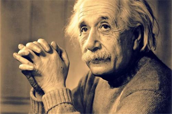 爱因斯坦的后脑勺图 爱因斯坦后脑勺和一般人不一样吗