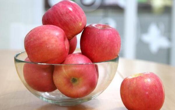 苹果什么时候吃最好，早起空腹吃、饭前饭后、睡前吃