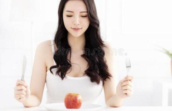苹果什么时候吃最好，早起空腹吃、饭前饭后、睡前吃