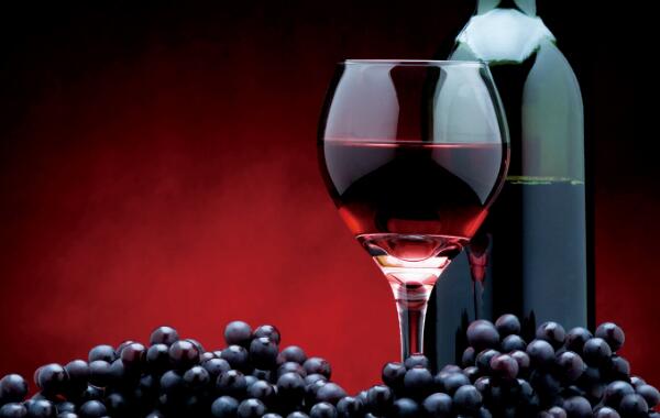 干红葡萄酒的功效与作用，防治感冒（常喝提高记忆力）