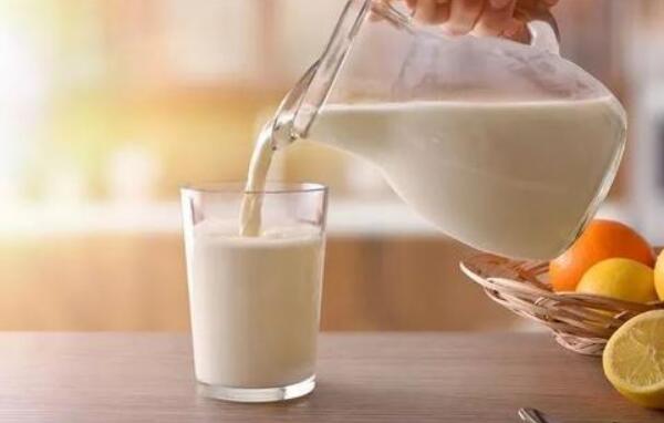 牛奶喝多了会怎么样，消化不良（缺钙、腹痛、拉肚子）