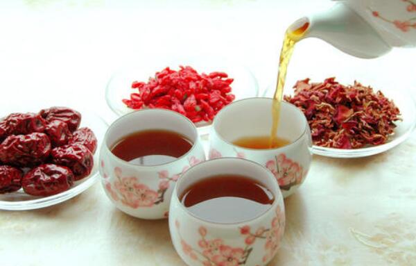 红茶什么时候喝最好，冬季喝暖胃（晚饭后一小时促消化）