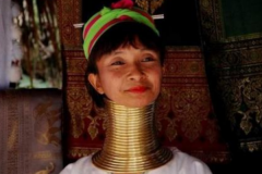 世界上脖子最长的人:喀伦族 戴40斤铜环(脖子长40厘米)