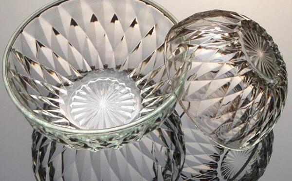 玻璃碗可以放烤箱吗，看玻璃碗材质（耐热才可以放烤箱）