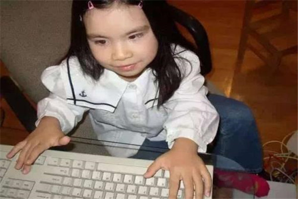 世界上最聪明的孩子是谁 中国孩子邹奇奇（阅历丰富）