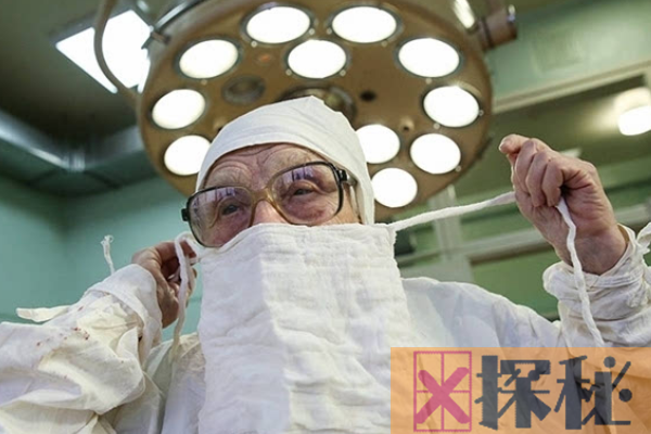 世界最老外科医生:一生做1万台手术(89岁高龄还工作)