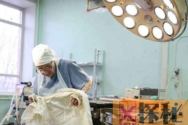 世界最老外科医生:一生做1万台手术(89岁高龄还工作)