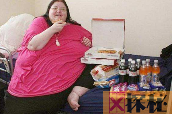 世界上最胖的人1400斤还嫌不够胖(每周购750美元零食)