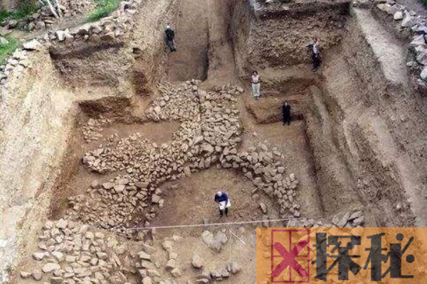 匈奴龙城遗址被找到 意外发掘带有汉字的建筑瓦片