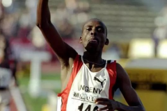 1000米世界纪录跑出2分11秒 一举超越名将奎罗伊